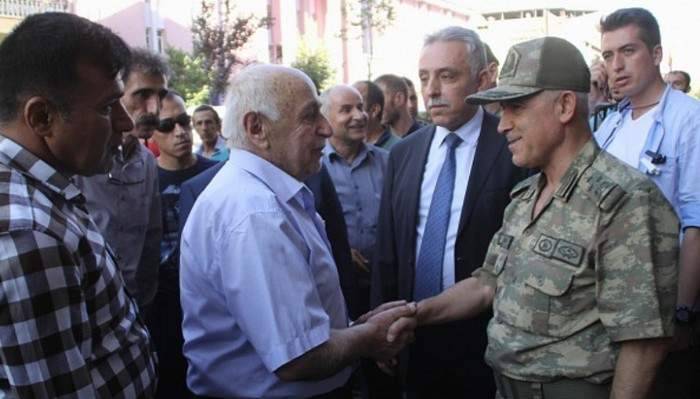 Hakkari'de komutana büyük alkış!
