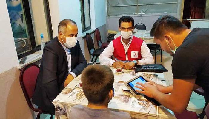 İHTİYAÇ SAHİBİ ÖĞRENCİYE TABLET HEDİYE EDİLDİ