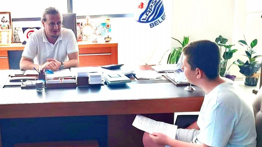 Fatih, Başkan Öztürk'e Gazeteci Titizliğiyle Sorularını Sordu