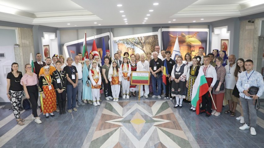 Uluslararası Halk Dansları Festivalinin Misafirleri Vali İlhami Aktaş’ı Ziyaret Etti