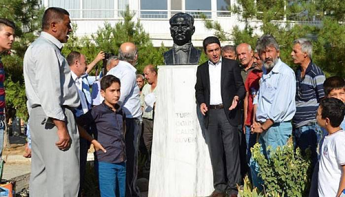 Atatürk büstüne çirkin saldırı