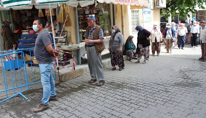 Bayramiç pazarında bayram telaşı