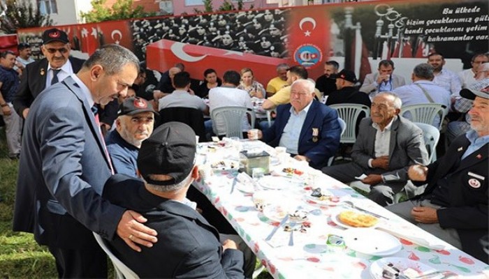 “Şehit ailelerimiz ve gazilerimiz için ne yapılsa azdır”