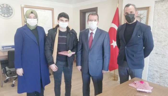 Yarışmalarda Dereceye Giren Öğrencilerden Kaymakam Mustafa Gürdal’a Ziyaret