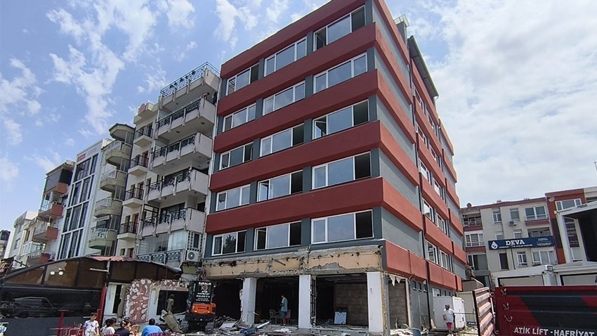 Yılların Evi Gidiyor, Geleceğin Tesisi Geliyor