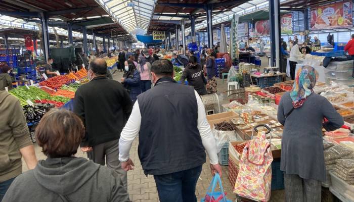 Kapanma öncesi son pazara yoğun ilgi