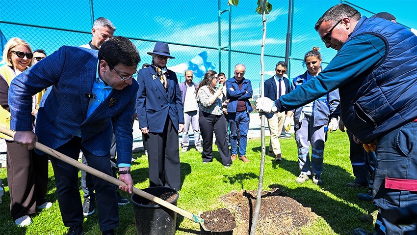 “Kentimi Seviyorum, Kentimi Yeşillendiriyorum” Projesi ile 118 Yetişkin Ağaç Toprakla Buluştu