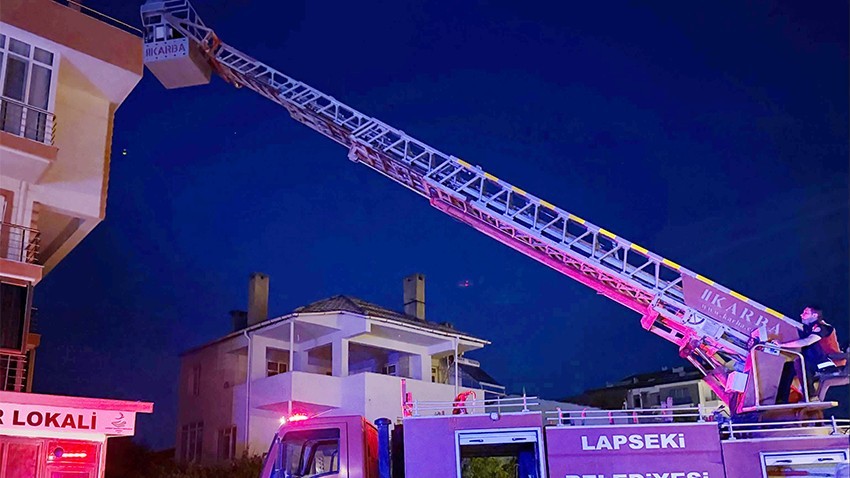 Lapseki'de Meydana Gelen Yangın Kısa Sürede Söndürüldü