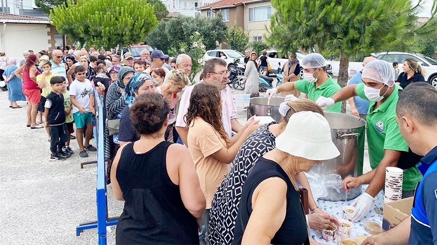 Dalyan mahallesinde aşure dağıtıldı