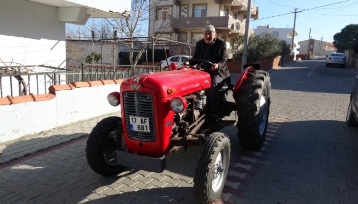 37 yıl botunca kullandığı traktörünü sattığı için üzüldü, oğlu geri alıp hediye etti