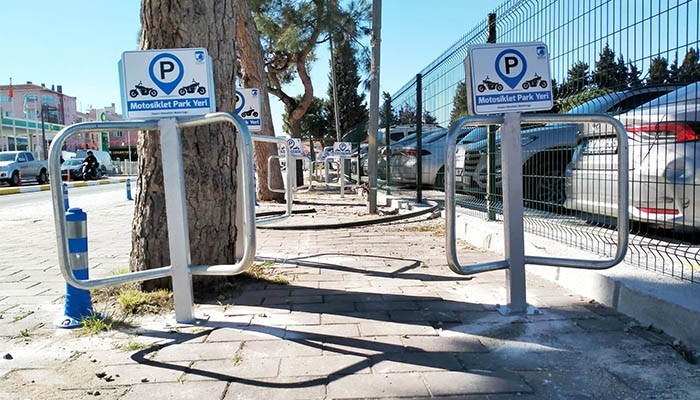 Bisiklet, motosiklet ve scooterlar için yeni park alanları oluşturuldu