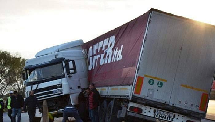 Yoldan çıktı, bariyerlere çarptı