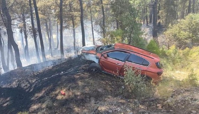 Kaza yapan araç orman yangını başlattı