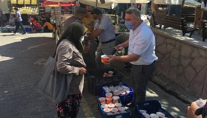 Başkan Bayram’dan vatandaşlara aşure ikramı