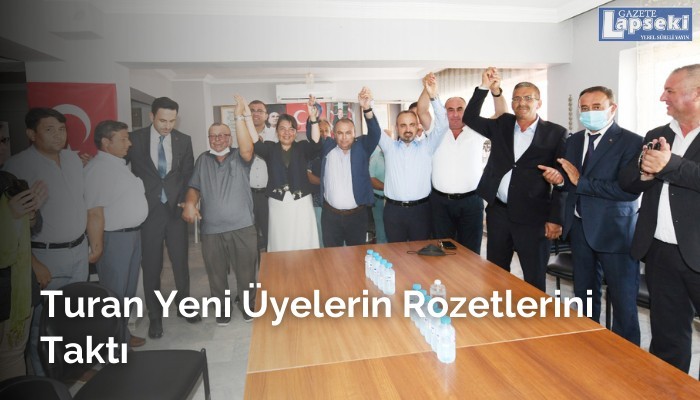 Turan Yeni Üyelerin Rozetlerini Taktı