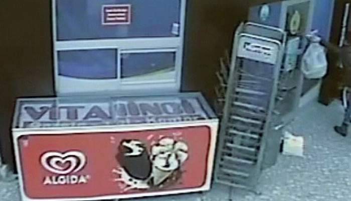 Ekmek hırsızları güvenlik kameralarına yakalandı