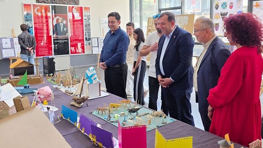 Gökçeada’da Öğrencilerden Sanat ve Tasarım Sergisi