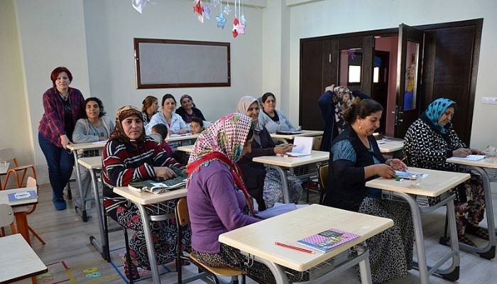 Romanlar okuma yazma öğreniyor