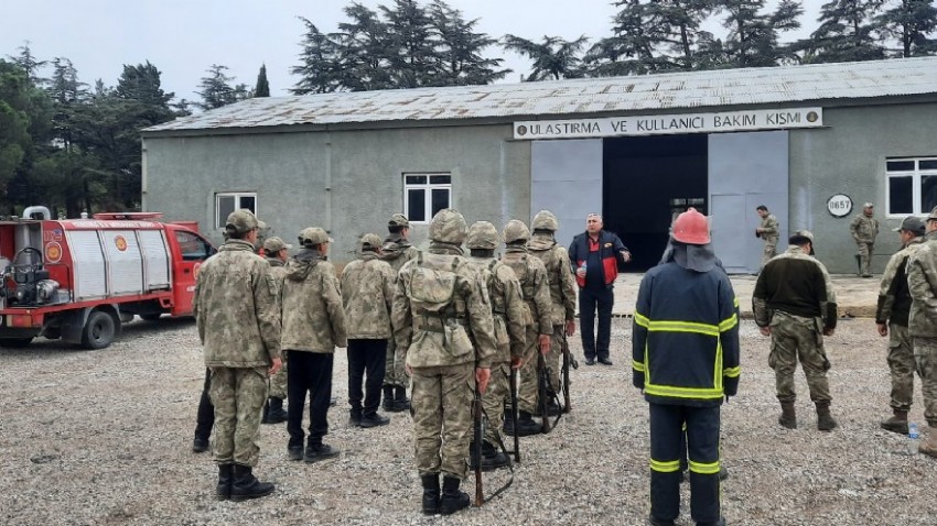  Gelibolu İtfaiyesinden askeri itfaiye ekibine yangın ve acil müdahale eğitimi 