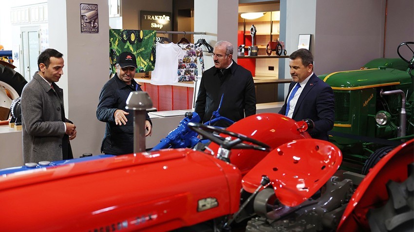 Vali Toraman’dan Gelibolu’daki Antika Traktör Müzesi’ne Ziyaret