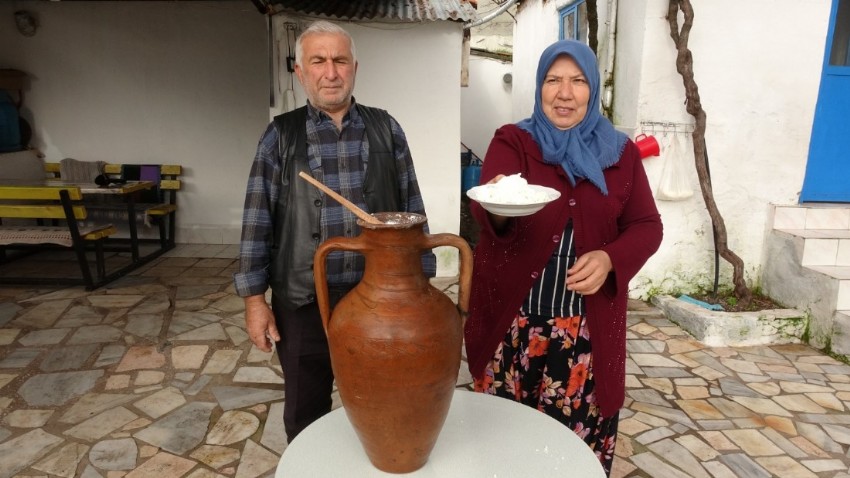 Geleneksel Tepme Peyniri Ayvacık'ın Gururu Olmaya Devam Ediyor (VİDEO)