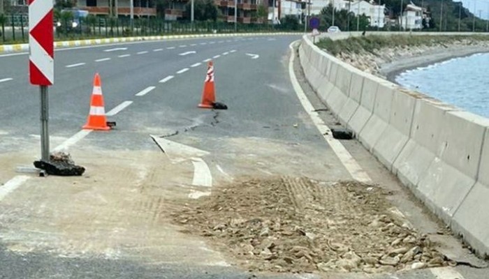 Çanakkale İzmir Karayolunda çökme!