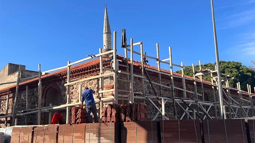 Tarihi cami restore ediliyor