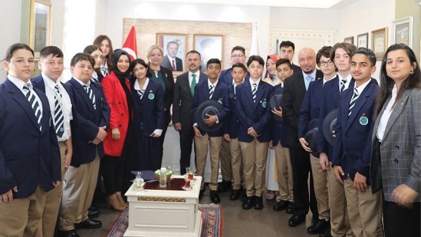 Vali Aktaş Avustralya Sidney’deki Türk Okulu öğrencilerini kabul etti