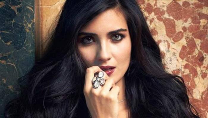 Tuba Büyüküstün büyüledi!