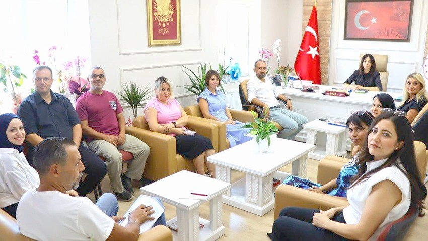 Personel toplantısında bilgi alış verişi yapıldı