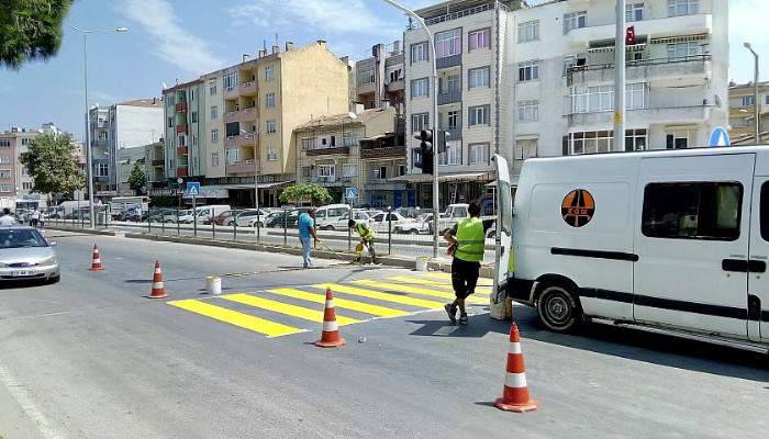 Kara yolunda yaya geçidi işaretleme çalışmaları