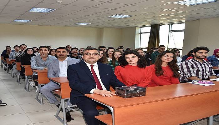 Başkan Öz, üniversite öğrencilerine bilgi ve tecrübelerini aktardı