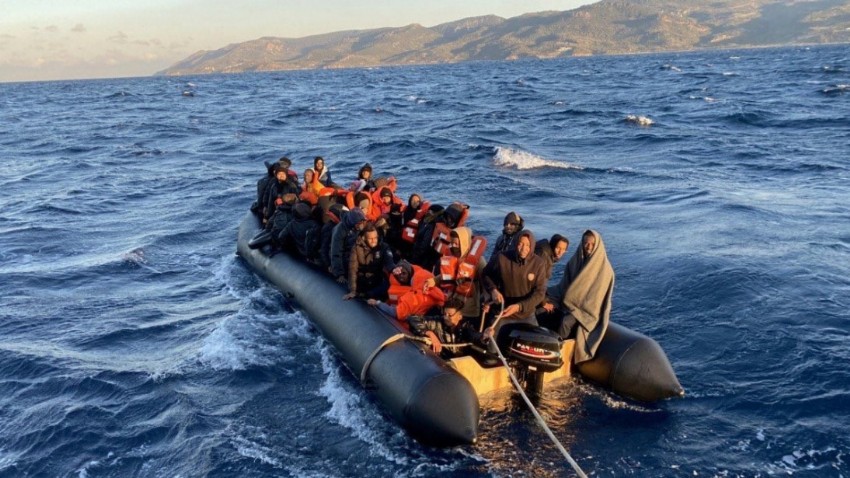 Çanakkale’de Yunan unsurlarınca ölüme terk edilen 56 kaçak göçmen kurtarıldı  