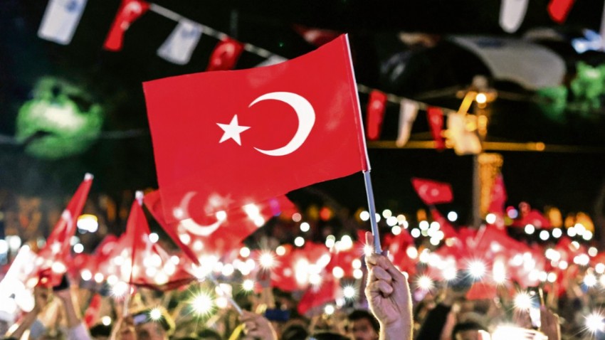 Cumhurbaşkanı Erdoğan: 'Yer gök bayrak olsun' 