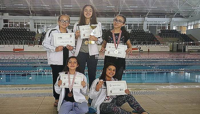 Küçük bayan Yüzme Takımı Türkiye finaline yükseldi