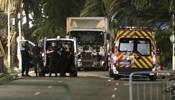 Fransa'da kamyon kalabalığa daldı: 84 ölü, 100'den fazla yaralı