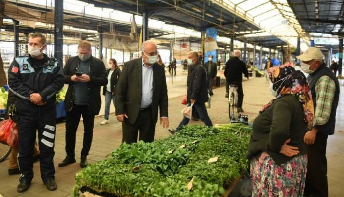 Başkan Gökhan Salı Pazarını Denetledi