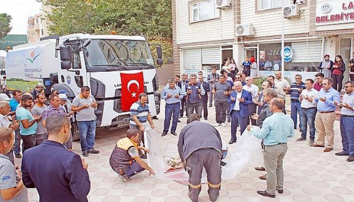 Lapseki Belediyesi yol süpürme aracını hizmete soktu