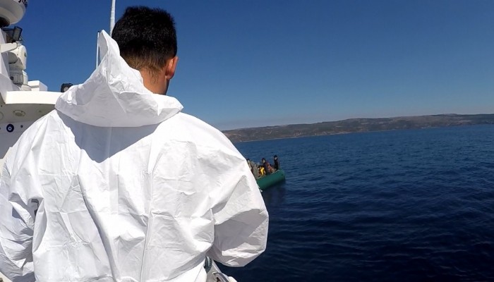 Yunanistan'ın geri ittiği 30 göçmen kurtarıldı