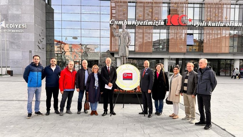  Çanakkaleli dişhekimleri, dişhekimliğinin 115'inci yılında Ata'nın huzurunda 