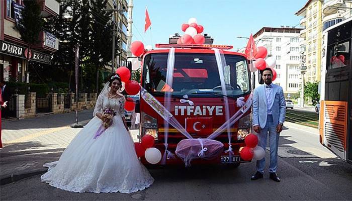  İtfaiye aracı gelin arabası oldu