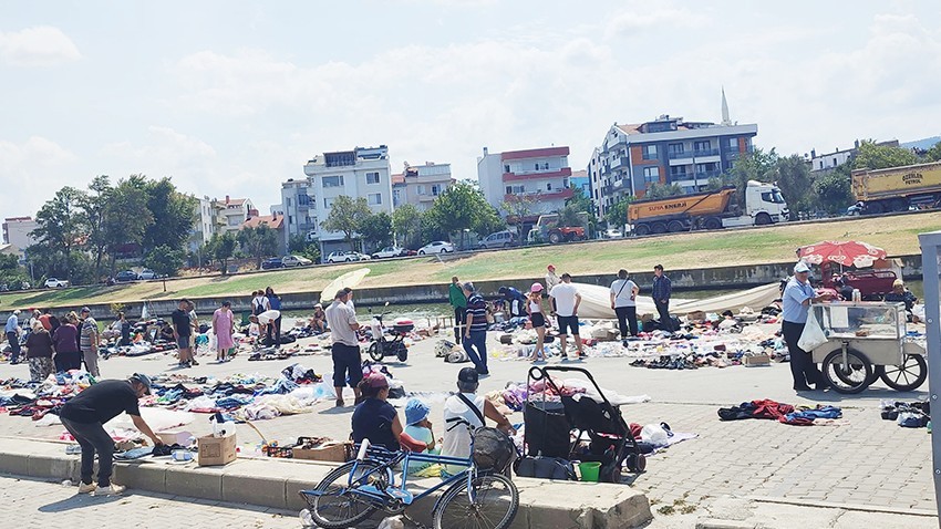 Bit pazarı esnafı güneş altında kalmaktan şikayetçi