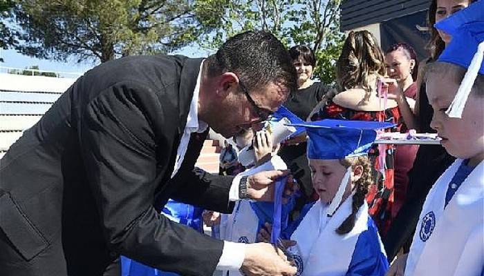 Başkan Erdoğan, minik öğrencilerin mezuniyet coşkusuna ortak oldu