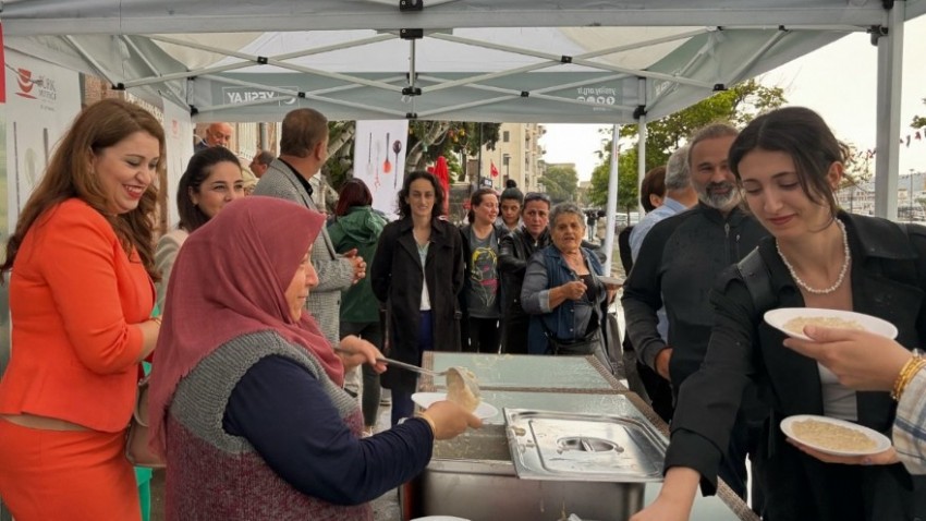 Türk Mutfağı Haftasında Vatandaşlara Keşkek Dağıtıldı