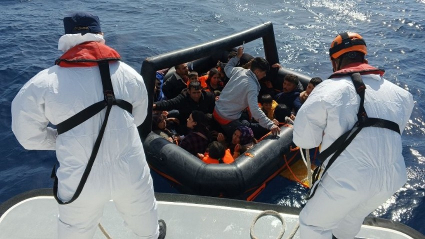 Ayvacık açıklarında 24 kaçak göçmen kurtarıldı  