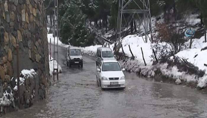 Eriyen kar suları sürücülere zor anla yaşattı