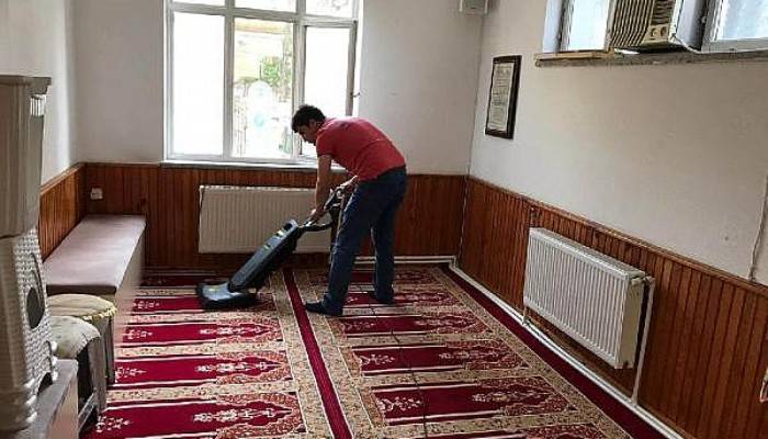 Camilerde Ramazan temizliği gerçekleştirildi
