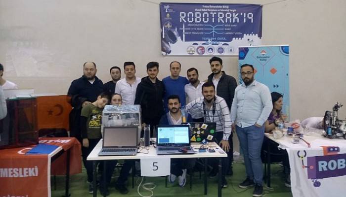 Çan MYO RoboTrak2019 Yarışmasından İki Ödülle Döndü