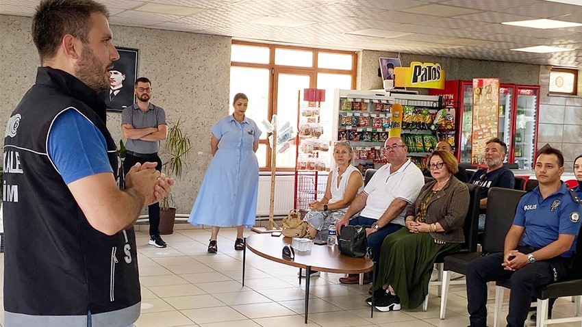 Lapseki’de Uyuşturucuyla Mücadele Semineri Düzenlendi