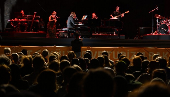 Kilitbahir Kalesi'nde Fahir Atakoğlu Konseri, Assos'ta Bi Dünya Müzik (VİDEO)